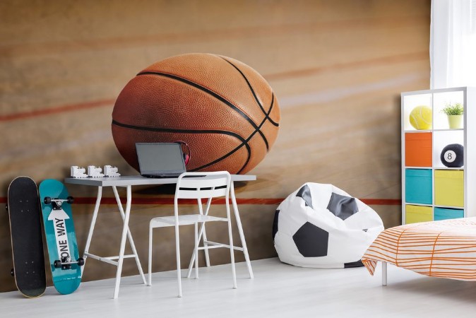 Afbeeldingen van Classic Basketball on Wooden Court Floor Close Up with Blurred Arena in Background Orange Ball on a Hardwood Basketball Court