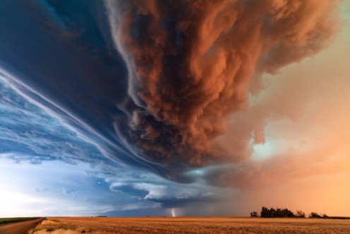 Picture of Supercell thunderstorm with dramatic storm clouds and lightning
