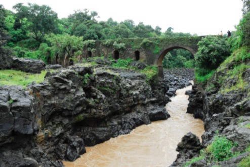 Afbeeldingen van Portuguese bridge at Blue Nile Falls Ethiopia