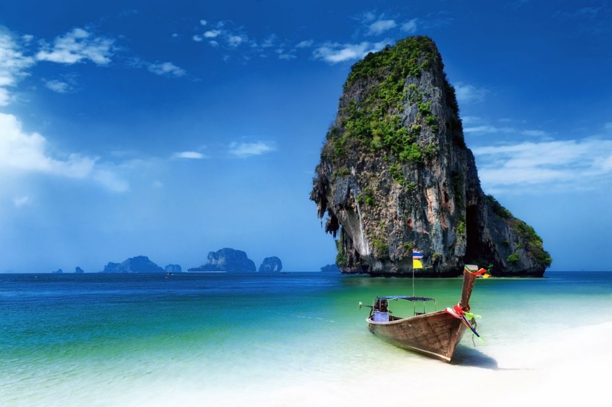 Afbeeldingen van Thailand beach in tropical island Travel boats at summer in sea