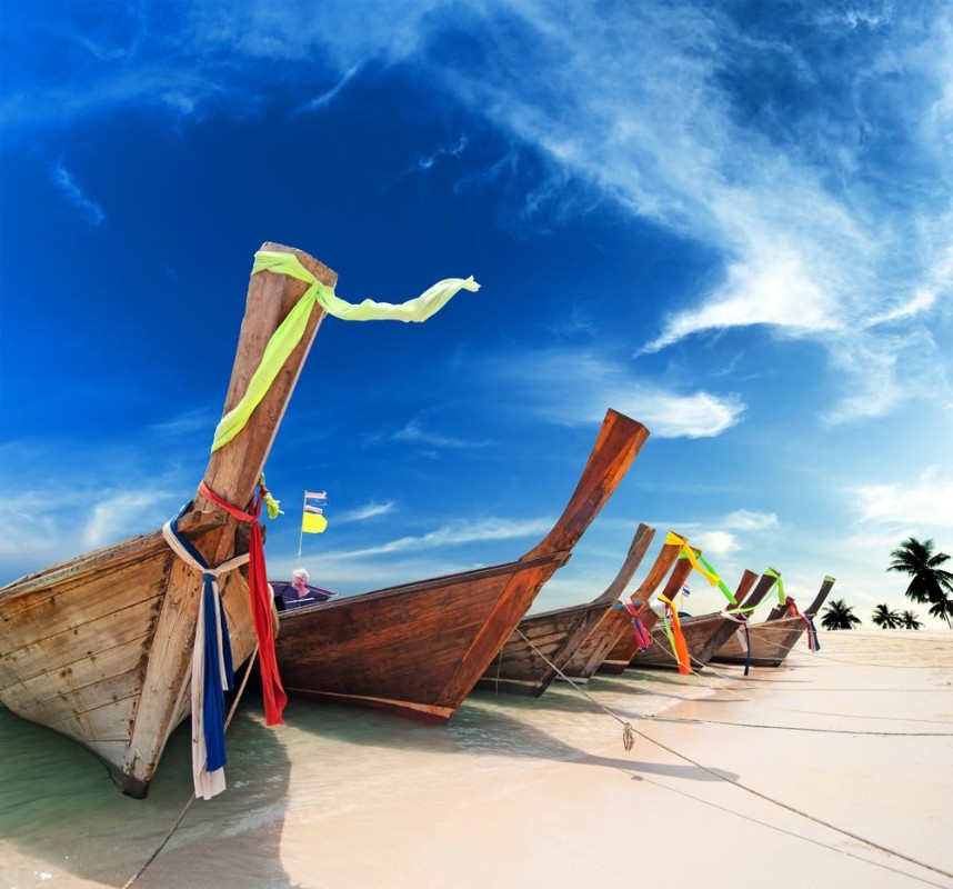Afbeeldingen van Thailand beach in tropical island Travel boats at summer in sea