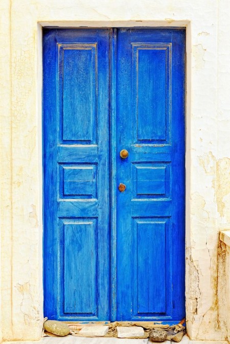 Bild på Blue traditional door in Pyrgos