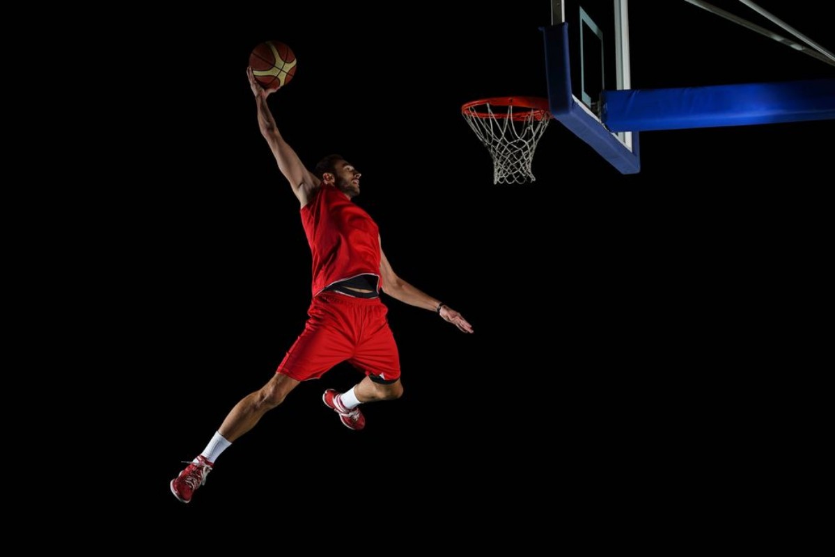 Afbeeldingen van Basketball player in action