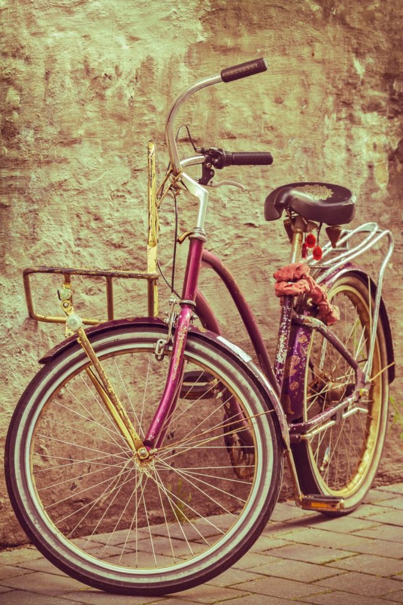 Afbeeldingen van Retro styled image of a colorful bicycle