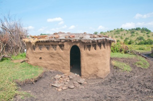 Afbeeldingen van Mud hut in the masai village in kenya