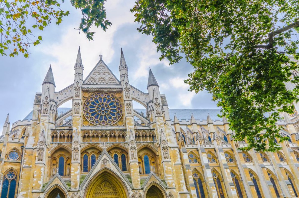 Picture of Westminister Abbey catedral from below London
