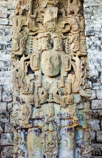 Bild på Ancient Maya Statue at Copan Honduras