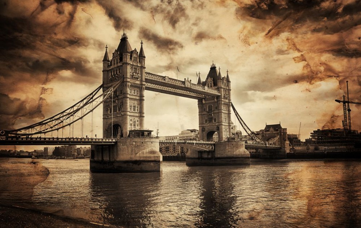 Afbeeldingen van Vintage Retro Picture of Tower Bridge in London UK