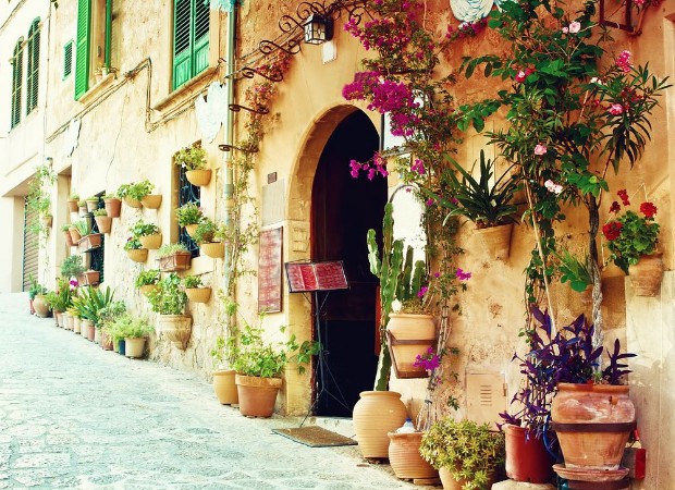 Afbeeldingen van Street in Valldemossa village in Mallorca