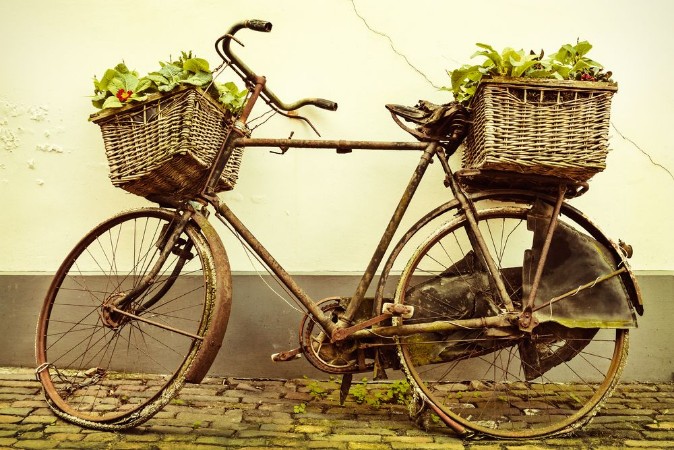 Afbeeldingen van Retro styled image of an old bicycle with baskets