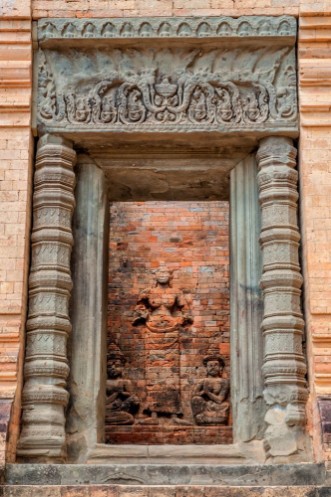 Afbeeldingen van Entrance to Prasat kravan - an old Hindu temple in Angkor