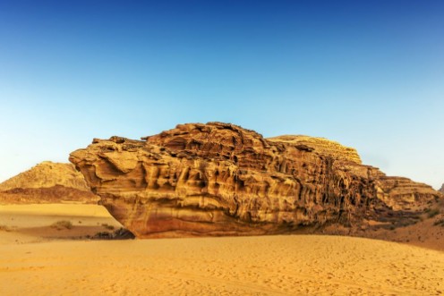 Afbeeldingen van Boat shaped rock in the desert of Wadi Rum