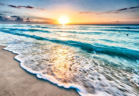 Afbeeldingen van Sunrise over beach in Cancun