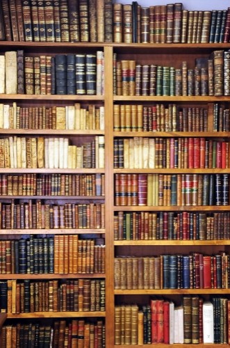 Image de Old books library