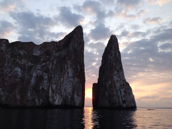 Sunrise kicker rock galapagos islands photowallpaper Scandiwall