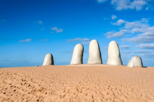 Bild på The Hand Sculpture City of Punta del Este Uruguay