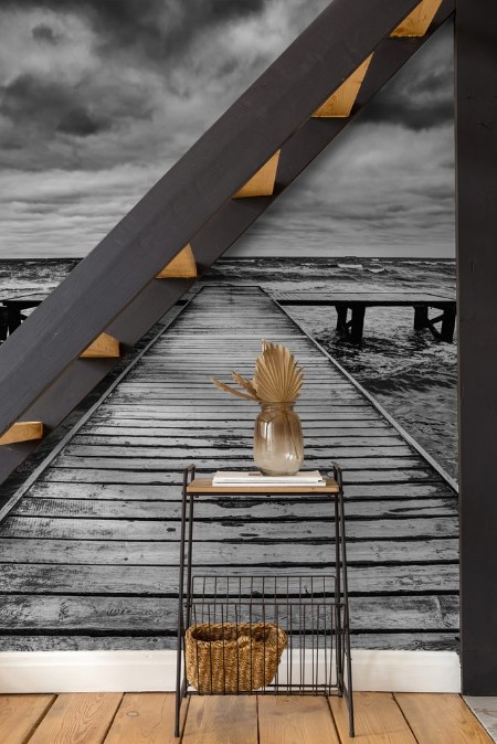 Image de Old wooden jetty during storm on the sea Dramatic sky