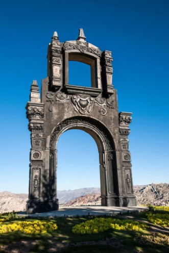 Bild på Ancient Ornate arch La Paz Bolivia