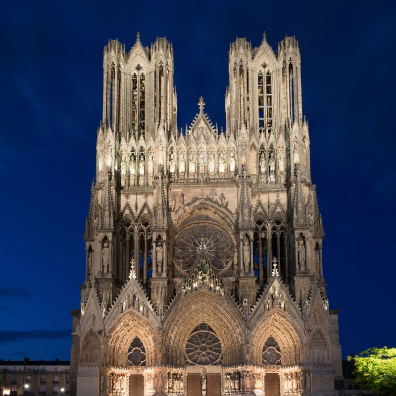Bild på Famous Notre-Dame de Reims at twilight