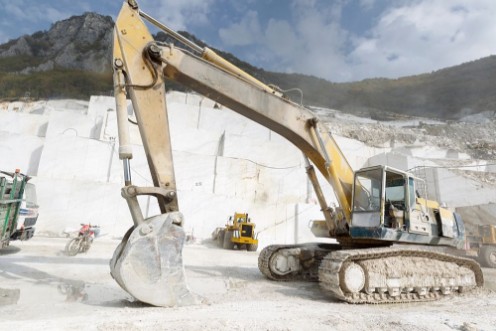 Image de A loader in marble quarry