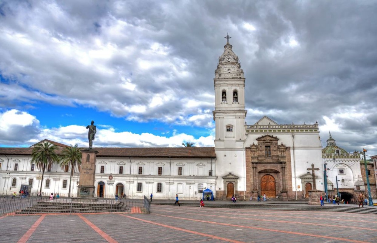 Afbeeldingen van Santo Domingo church in downtown Quito Ecuador
