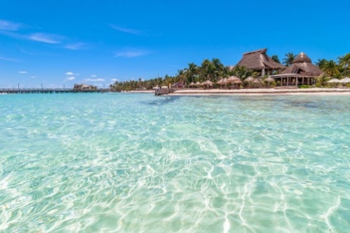 Afbeeldingen van Tropical sea and beach in Isla Mujeres Mexico