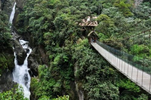 Image de Suspended bridge in Banos Santa Agua Ecuador