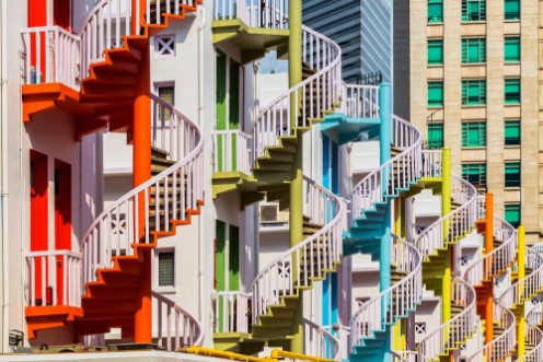 Afbeeldingen van Colorful spiral stairs of Singapores Bugis Village