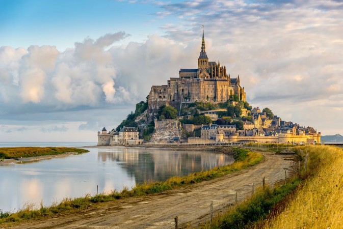 Picture of Mont Saint-Michel in morning light