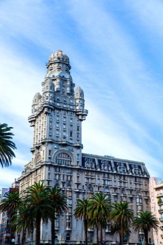 Afbeeldingen van Palacio Salvo in Montevideo
