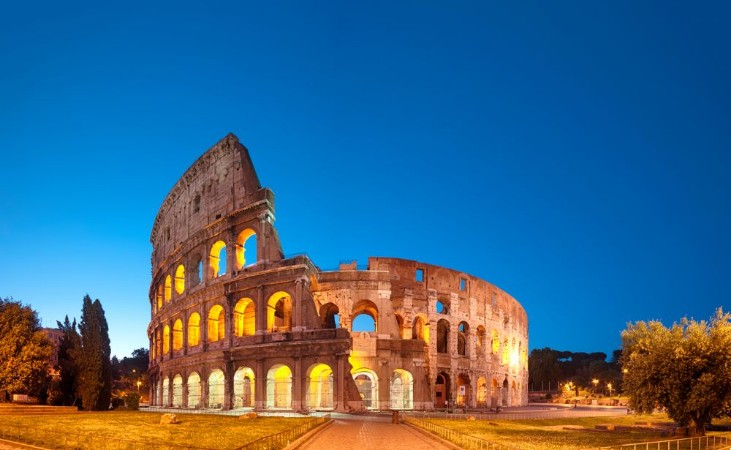 Bild på Colosseum at night Rome - Italy