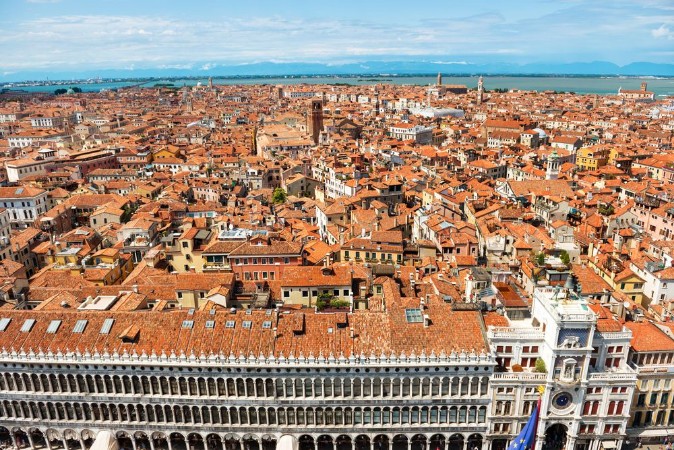 Afbeeldingen van Venice roofs from above