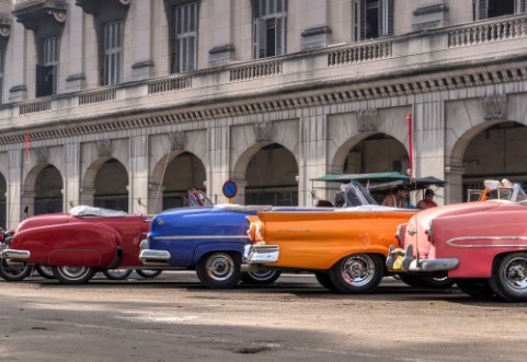 Afbeeldingen van Classic american cars in Havana Cuba