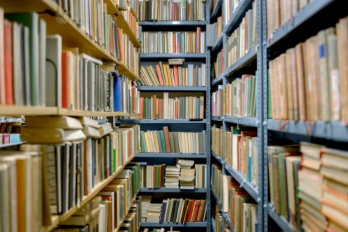 Afbeeldingen van Library interior with books