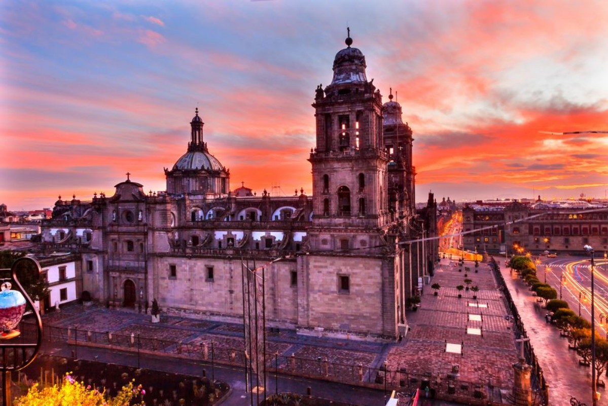 Afbeeldingen van Metropolitan Cathedral Zocalo Mexico City Sunrise