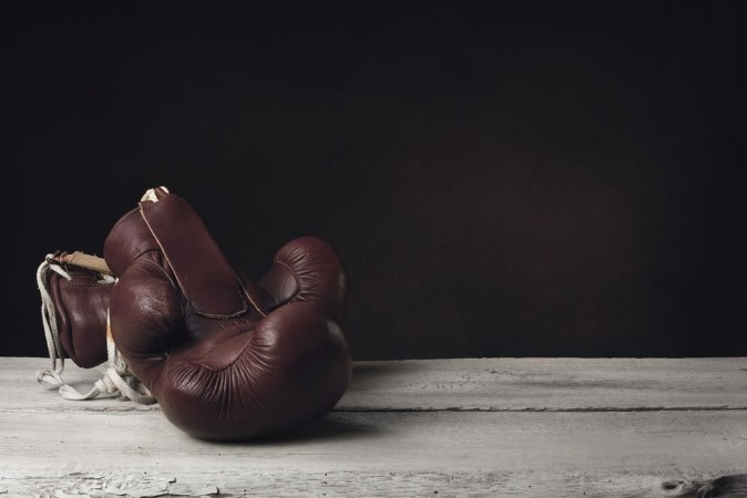 Image de Boxing Gloves lying on wooden Planks