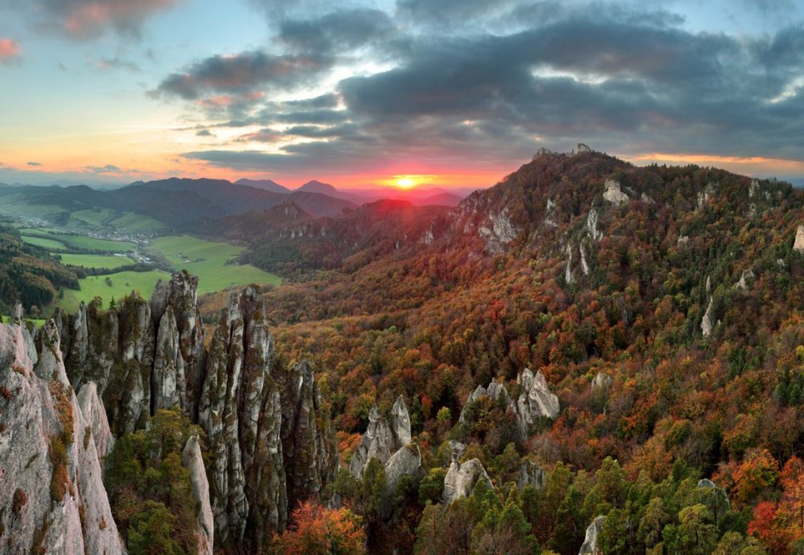 Bild på Slovakia mountain forest landscape at Autumn Sulov