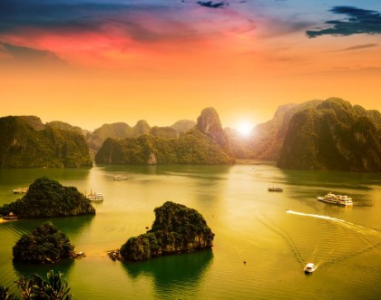 Afbeeldingen van Halong Bay in sunset Vietnam Unesco World Heritage Site