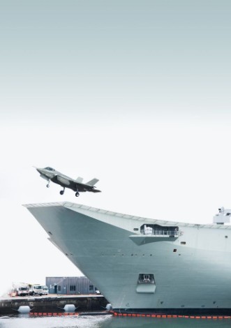 Afbeeldingen van Aircraft carrier in the sea