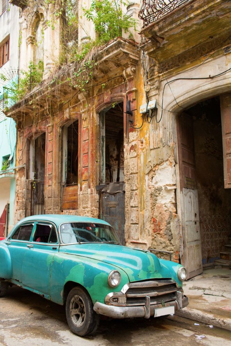 Image de Classic old car on streets of Havana Cuba