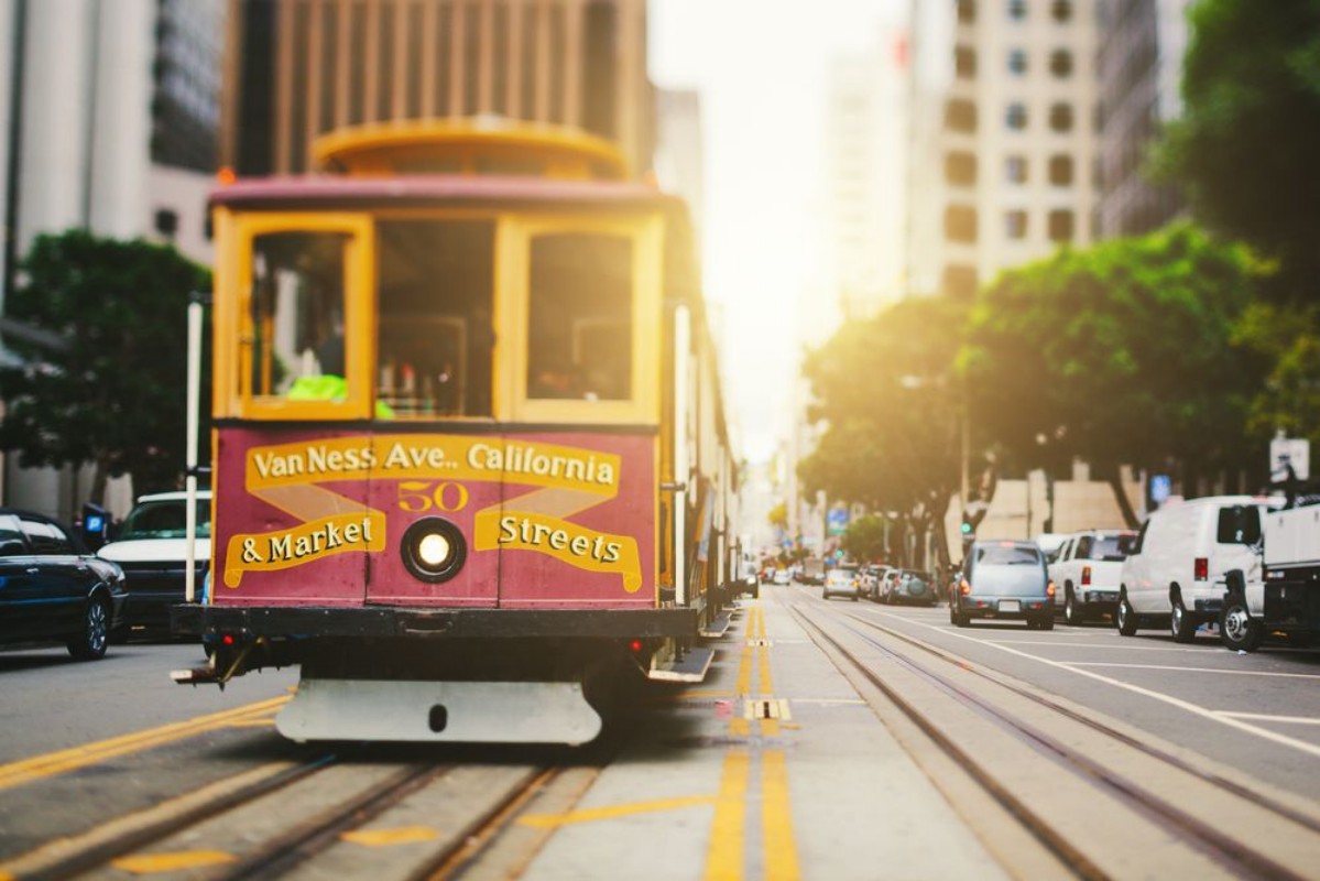 Picture of San Francisco Cable Car in California Street
