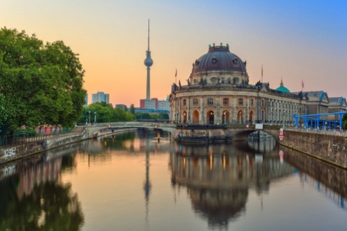Image de Sunrise at Museum island and Alexanderplatz at Berlin Germany
