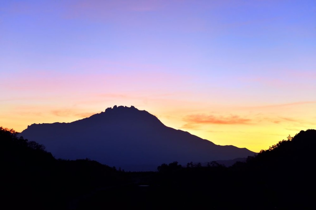 Afbeeldingen van Silhouette of Mt Kinabalu Sabah Borneo
