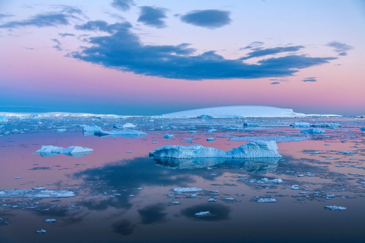 Bild på Midnight Sun - Weddell Sea - Antarctica