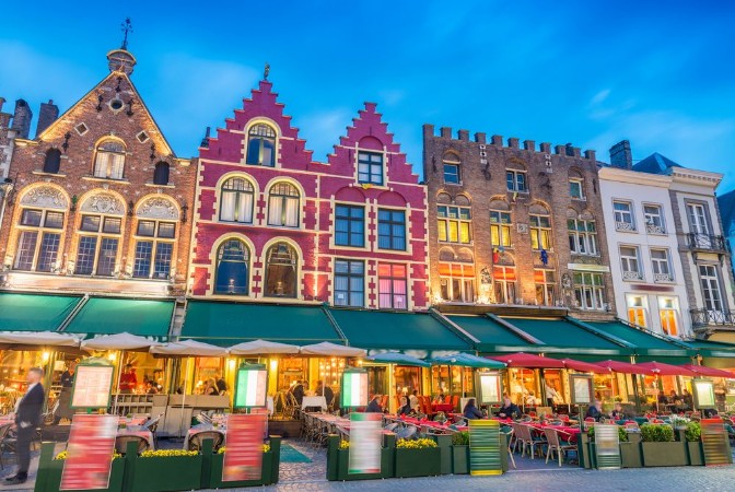 Bild på Beautiful night in Market Square Bruges - Belgium