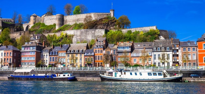 Bild på Panoramic view medieval citadel in Namur Belgium from the river