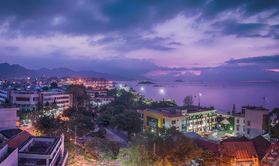 Afbeeldingen van Vietnam Nha TrangPanorama Night view of the city from above Daybreak