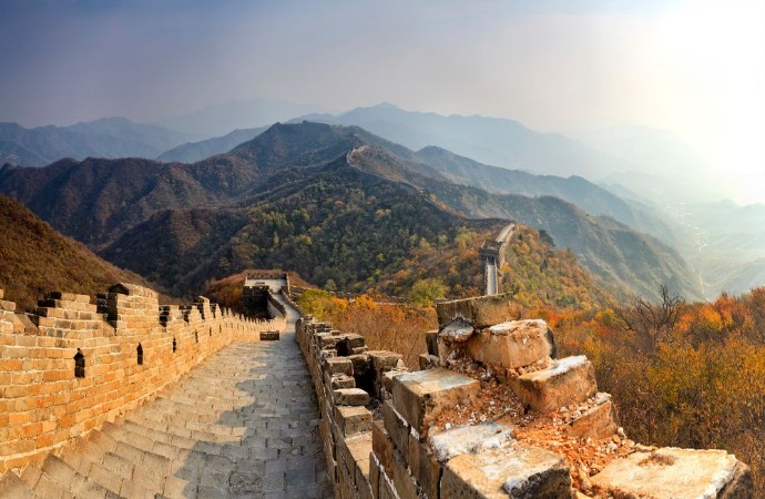 Afbeeldingen van China Great Wall Down Distant
