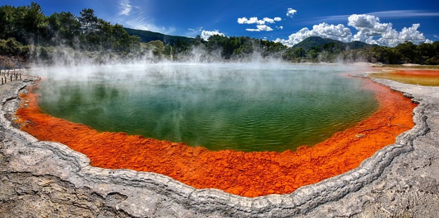 Picture of Thermal lake Champagne Pool at Waiotapu - New Zealand