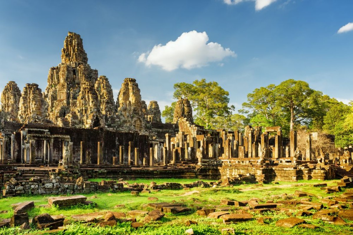 Image de Giant stone faces of Bayon temple in Angkor Thom Cambodia